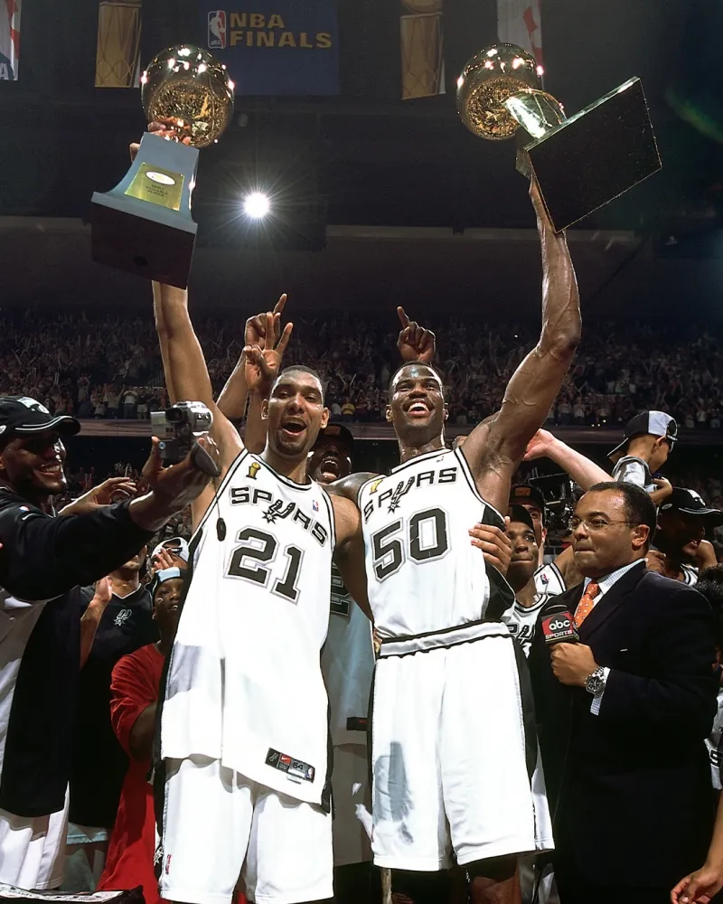 指数-SLAM回顾马刺队史夺冠合照:赢球,就是唯一的标准